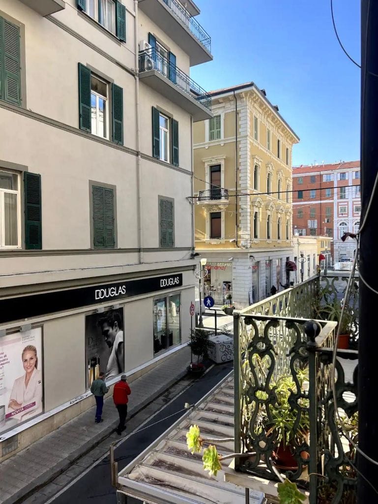 Balcone privato con vista su Sanremo centro