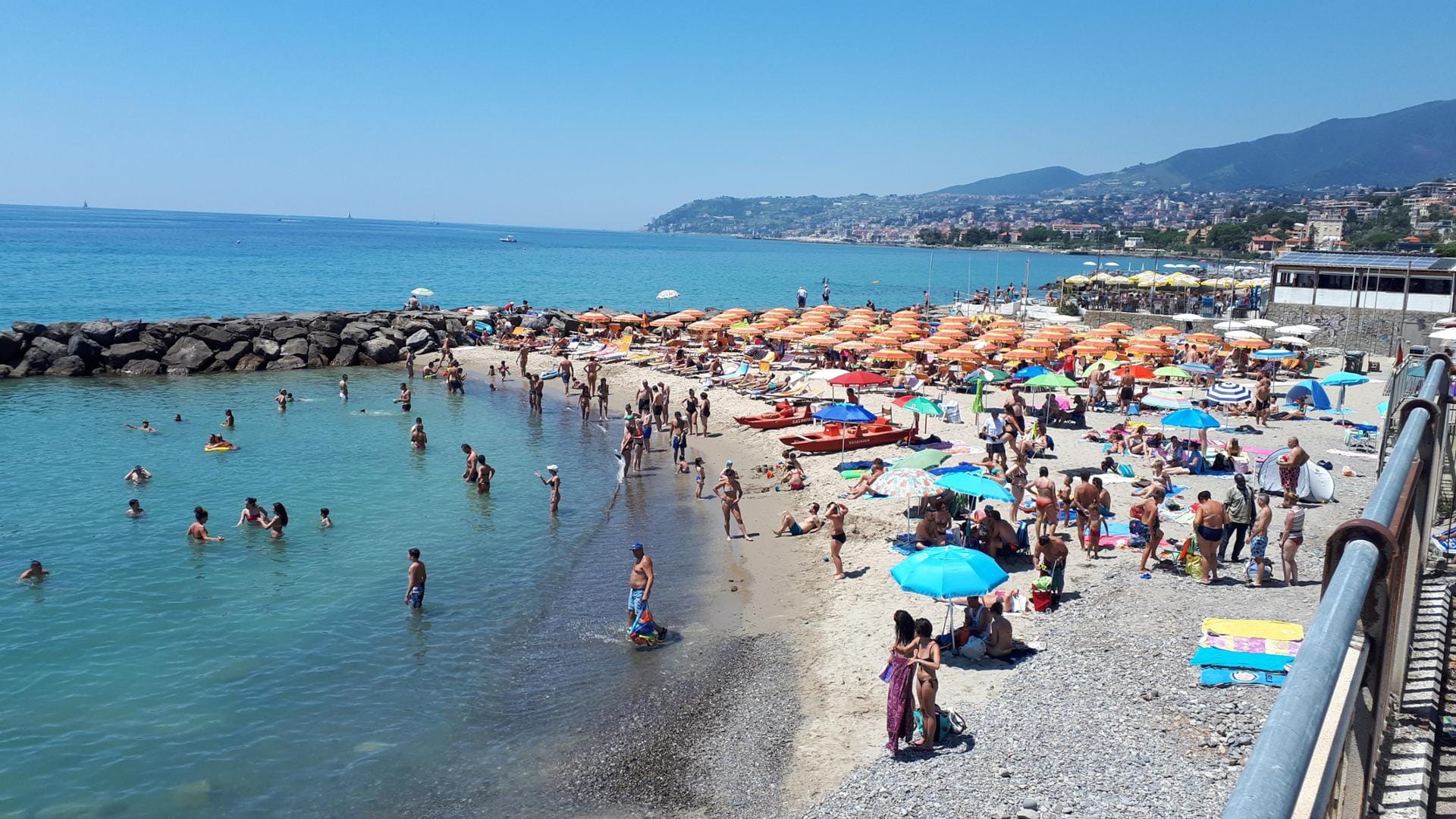Spiagge e mare della Riviera Ligure a 250 metri
