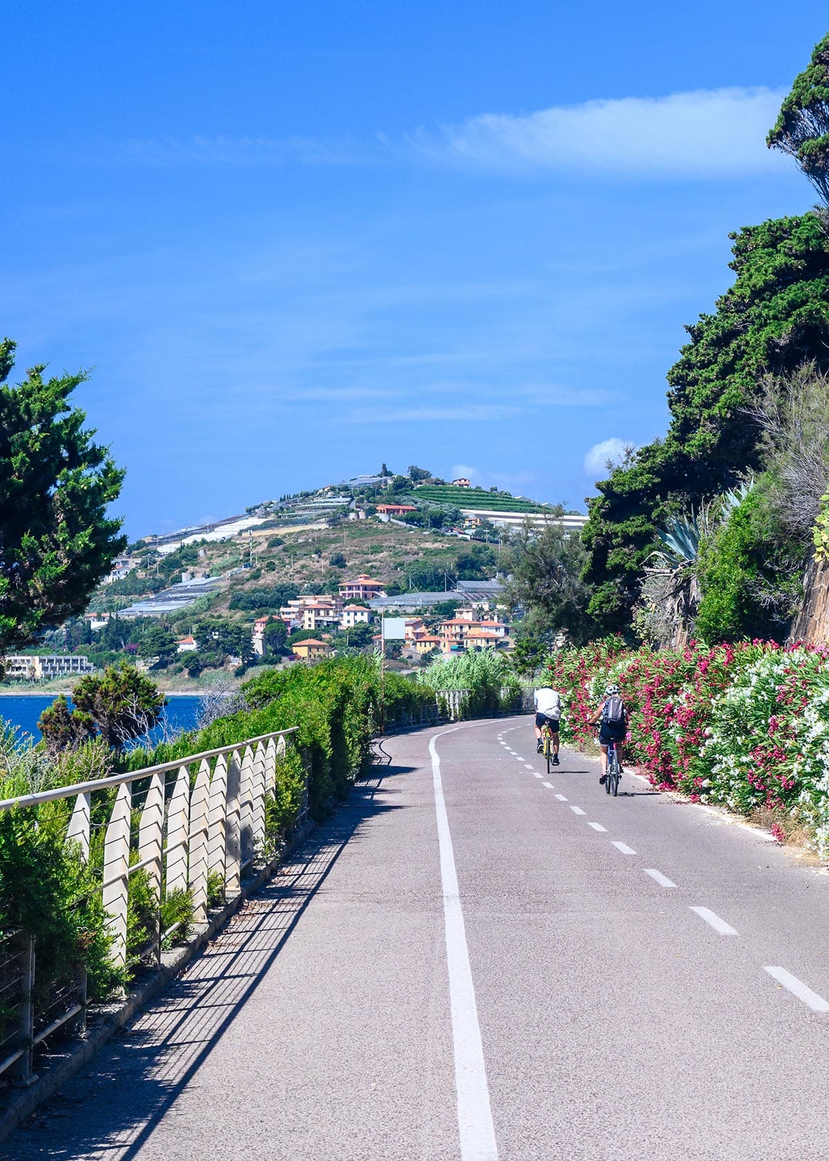 Pista ciclabile del Ponente Ligure vista mare